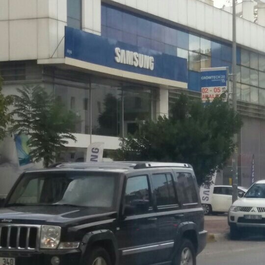 Foto tirada no(a) Çağdaş Holding Samsung Digital Plaza por Alim U. em 11/28/2015