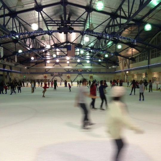 Foto diambil di Kroc Center Ice Arena oleh Derek G. pada 12/13/2012