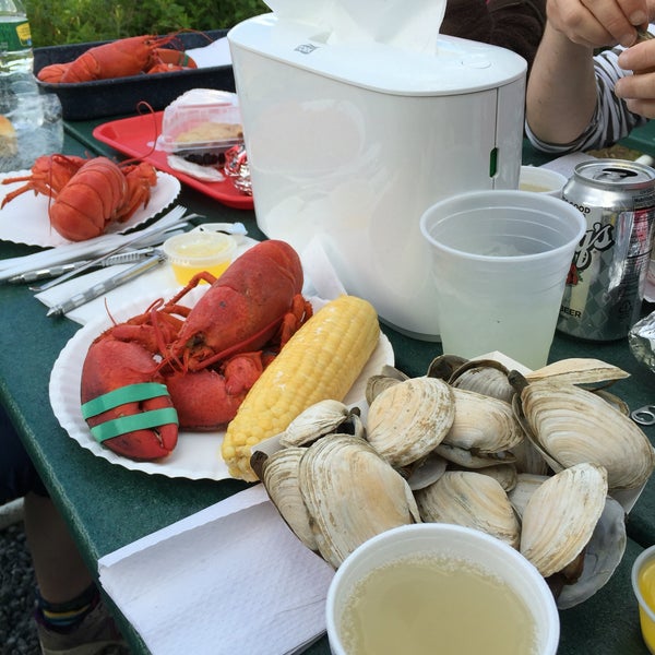 Best lobster I've ever had anywhere. Steamed long neck clams (aka Ipswich, aka soft shell ), Super friendly staff, favorite blueberry pie, corn boiled in seawater. An extra charge for everything, yes