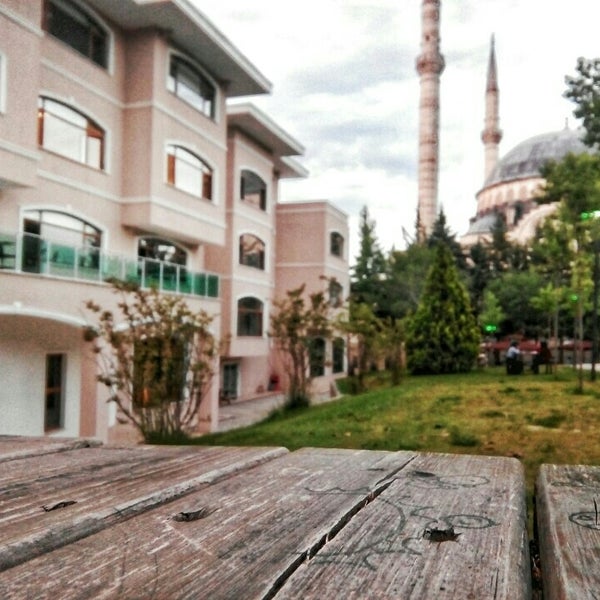 uludag universitesi ilahiyat fakultesi bahcesi