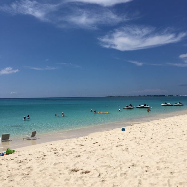 Снимок сделан в The Westin Grand Cayman Seven Mile Beach Resort &amp; Spa пользователем YS 9/15/2018