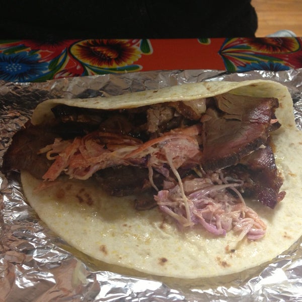 2/9/2013 tarihinde Mark M.ziyaretçi tarafından Paco&#39;s Tacos'de çekilen fotoğraf
