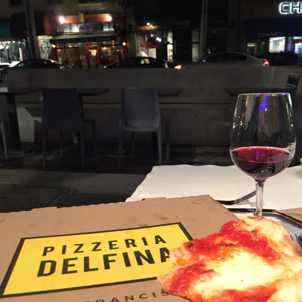 3/14/2018 tarihinde Roxanne C.ziyaretçi tarafından Pizzeria Delfina'de çekilen fotoğraf