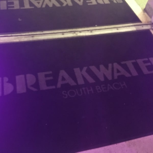 Foto tomada en Hotel Breakwater South Beach  por Taneshia C. el 11/27/2017