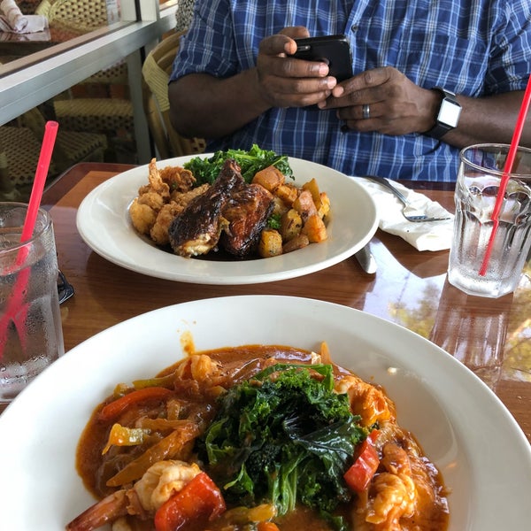 รูปภาพถ่ายที่ Janga by Derrick&#39;s Jamaican Cuisine โดย Taneshia C. เมื่อ 8/5/2018