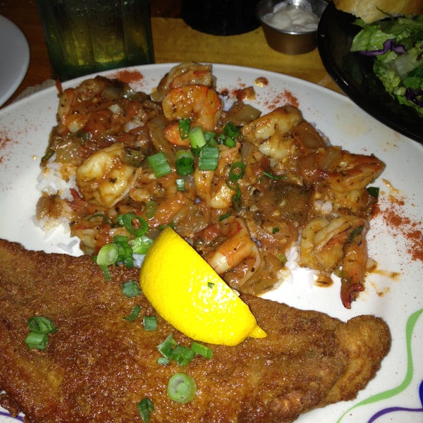 5/5/2013 tarihinde Taneshia C.ziyaretçi tarafından New Orleans Cajun Cuisine'de çekilen fotoğraf