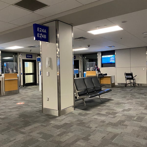 Gate E24 Airport, Flooring In Dallas Gate