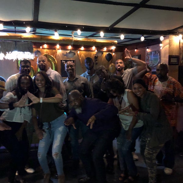 Foto tirada no(a) Melody Bar and Grill por Taneshia C. em 8/15/2018