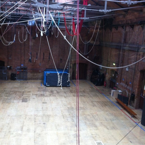 9/21/2013에 Nancy P.님이 National Centre for Circus Arts에서 찍은 사진