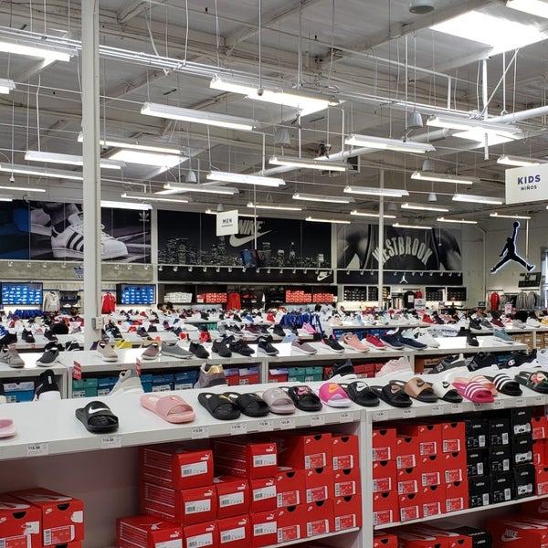 shoe warehouse on manchester and avalon