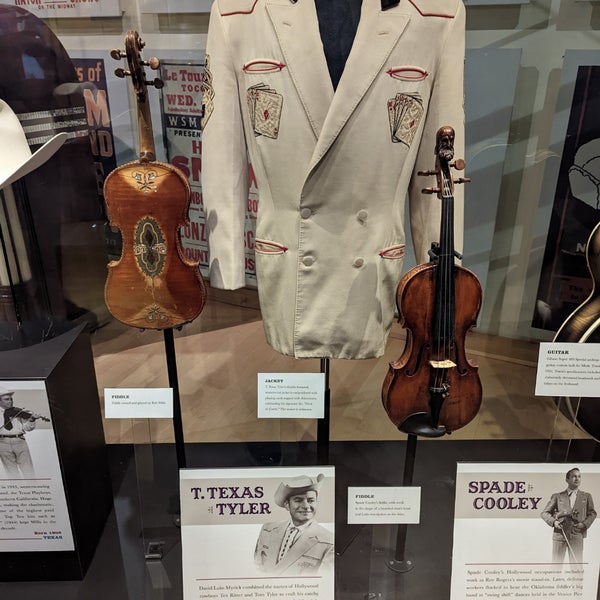 Снимок сделан в Country Music Hall of Fame &amp; Museum пользователем Matt S. 11/9/2022