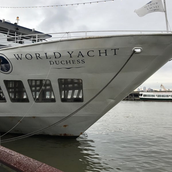Foto scattata a World Yacht da Ninoska C. il 4/23/2017