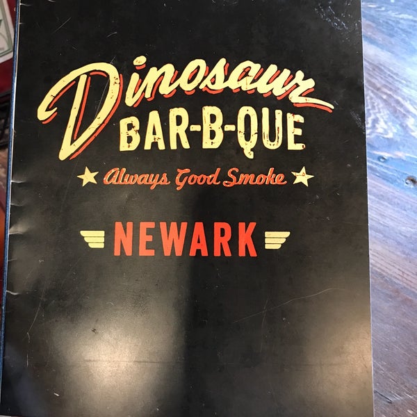 Снимок сделан в Dinosaur Bar-B-Que пользователем Ninoska C. 1/11/2018