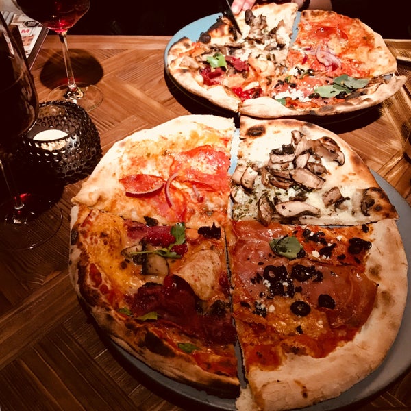 Photo taken at 18|89 Fast Fine Pizza by Jinnie B. on 12/2/2017