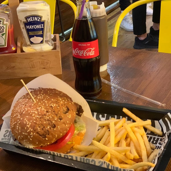 4/8/2021に🦅 SerhaTがOttobros Burger &amp; Cafeで撮った写真