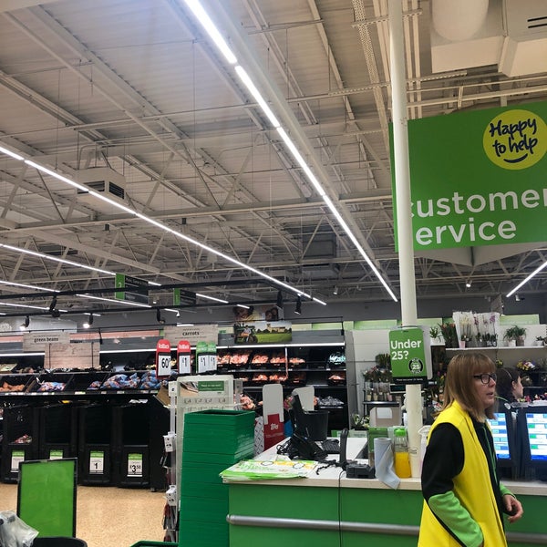 Asda Totton'da Süpermarket