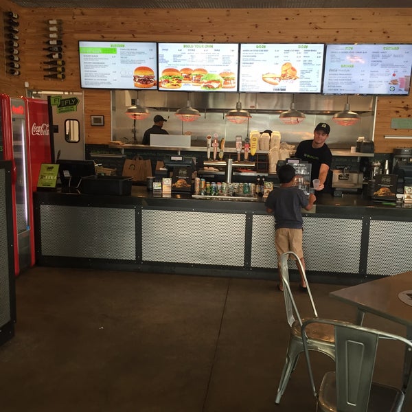 8/4/2016 tarihinde Justin R.ziyaretçi tarafından BurgerFi'de çekilen fotoğraf