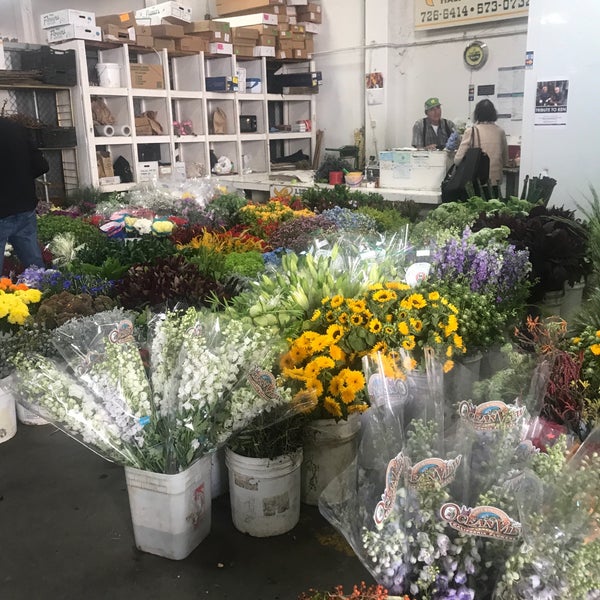 รูปภาพถ่ายที่ SF Flower Mart โดย Johanna S. เมื่อ 11/5/2018