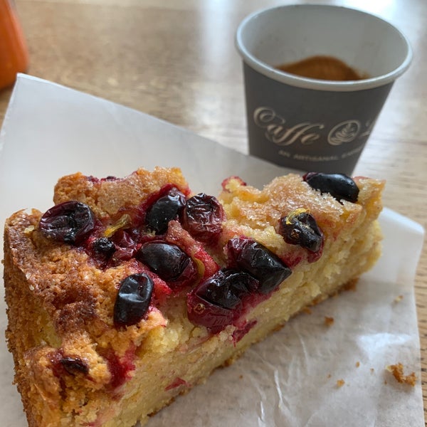 Foto tirada no(a) Huckleberry Cafe &amp; Bakery por Johanna S. em 12/18/2019