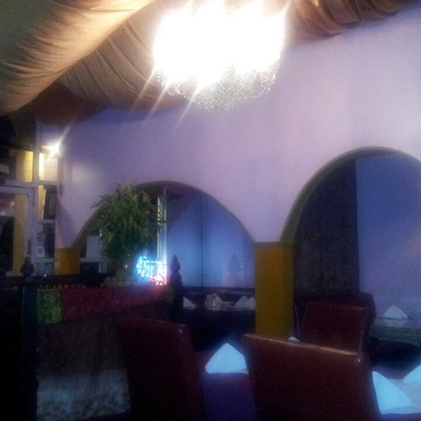 Omg beautiful traditional Indian decor, music, and very great service!
