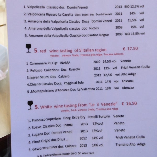 Есть wine tasting. Очень хороший выбор разных вин valpolicella разных винных домов. Действительно винный бар.