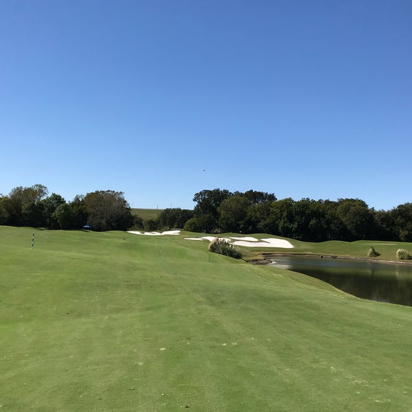 Foto diambil di Cowboys Golf Club oleh Mike M. pada 10/16/2017