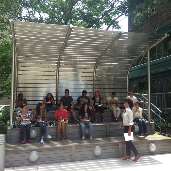 7/7/2014 tarihinde B V.ziyaretçi tarafından Marymount Manhattan College'de çekilen fotoğraf