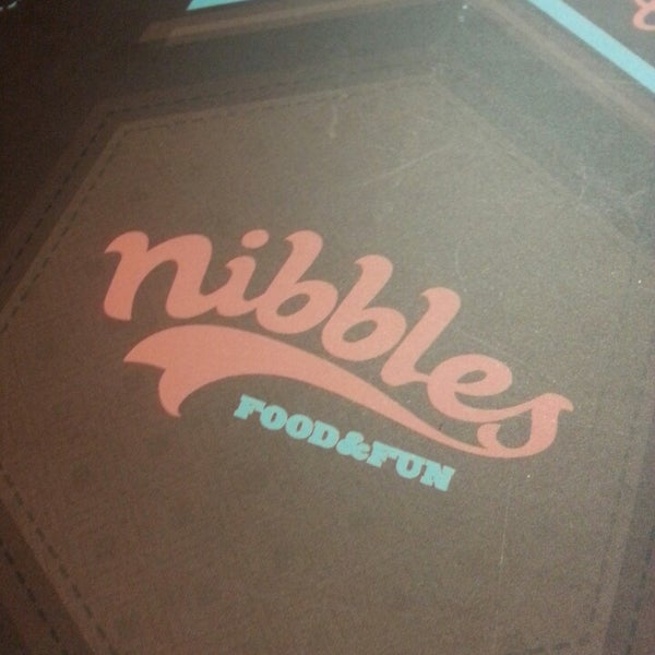 รูปภาพถ่ายที่ Nibbles Food &amp; Fun โดย Lucas P. เมื่อ 6/19/2013