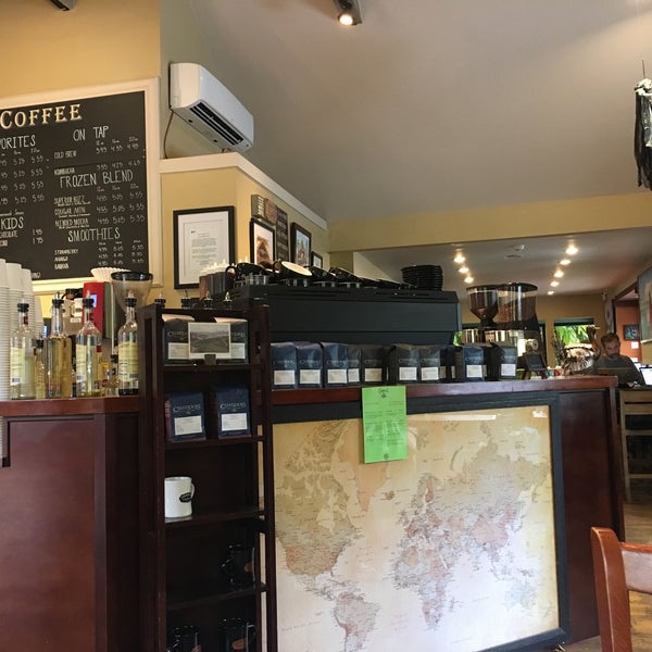 10/26/2018 tarihinde Felix A.ziyaretçi tarafından Issaquah Coffee Company'de çekilen fotoğraf