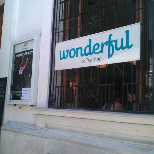 Photo prise au Wonderful Café par Lenin A. le11/26/2012