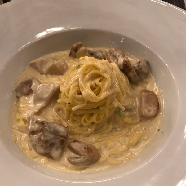 Снимок сделан в Leonardo - Italian Restaurant in Bansko пользователем Ilker K. 1/22/2019