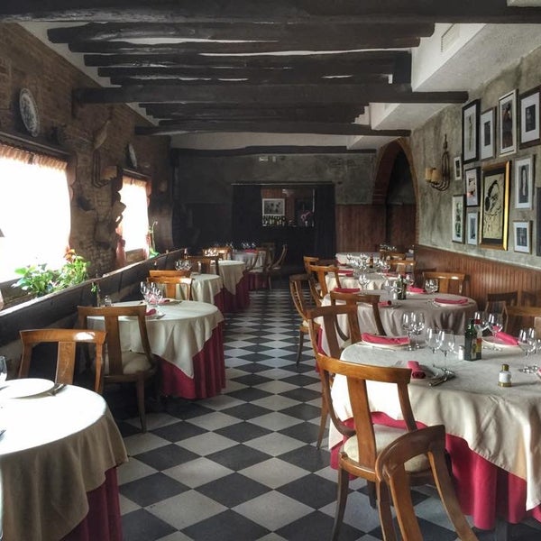 Foto tirada no(a) Restaurant La Llar Grill &amp; Lounge por Restaurant La Llar Grill &amp; Lounge em 7/3/2015