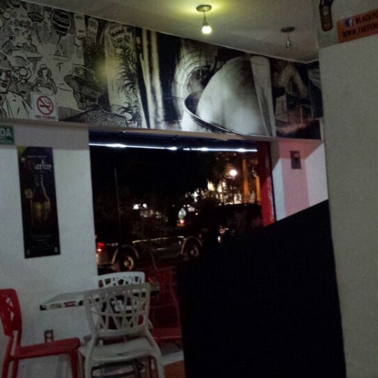 10/26/2013 tarihinde Samuel C.ziyaretçi tarafından Beer Bank Guadalajara'de çekilen fotoğraf