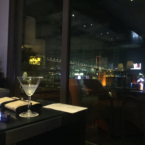 Das Foto wurde bei Cruise Lounge Bar at Radisson Blu Bosphorus Hotel von Ziya Gurkan B. am 12/4/2015 aufgenommen