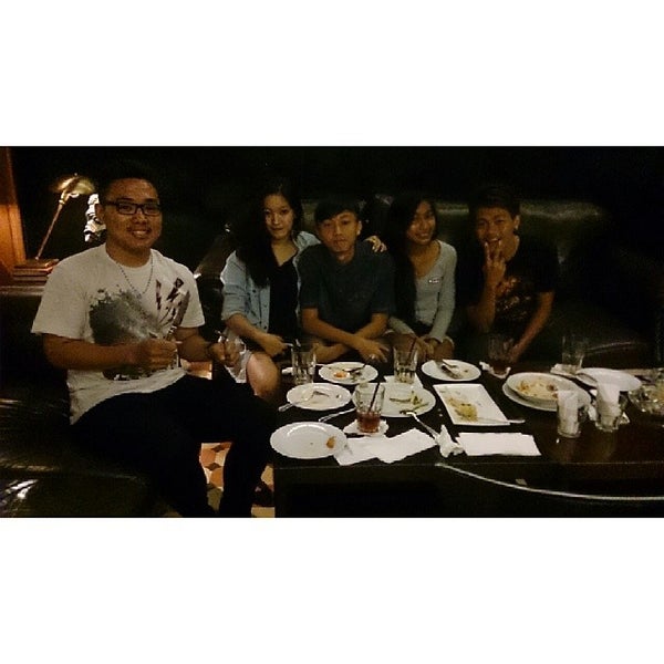 Foto diambil di Downtown Bistro oleh Iven P. pada 4/14/2014