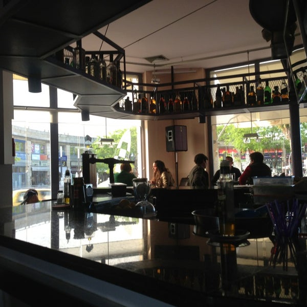 รูปภาพถ่ายที่ cafe bar Tin-tin โดย Fco Javier R. เมื่อ 5/25/2013