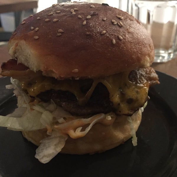 1/19/2018にRoni M.がRocket Burger Cafeで撮った写真