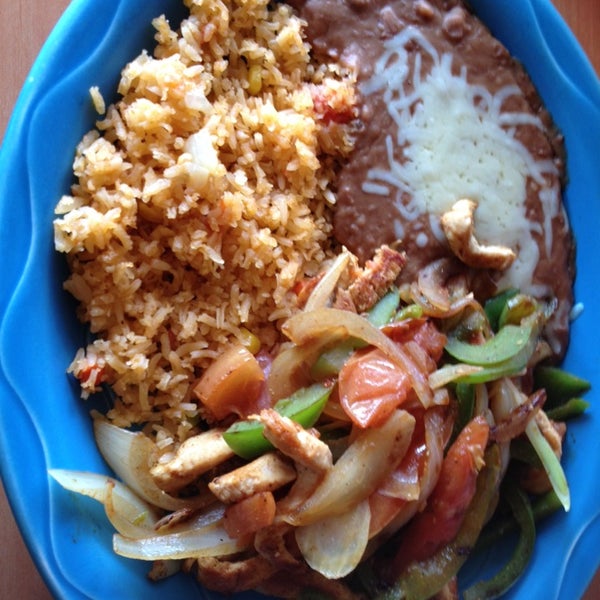 3/7/2014 tarihinde Debbie M.ziyaretçi tarafından Las Palmas Restaurant - Wade Green Rd.'de çekilen fotoğraf