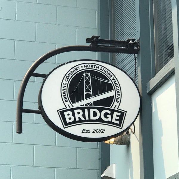 รูปภาพถ่ายที่ Bridge Brewing Company โดย Victor S. เมื่อ 8/1/2017