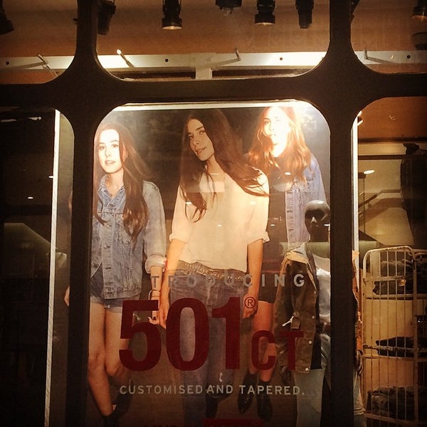 Levi's Store - Leeds City Centre에서 의 
