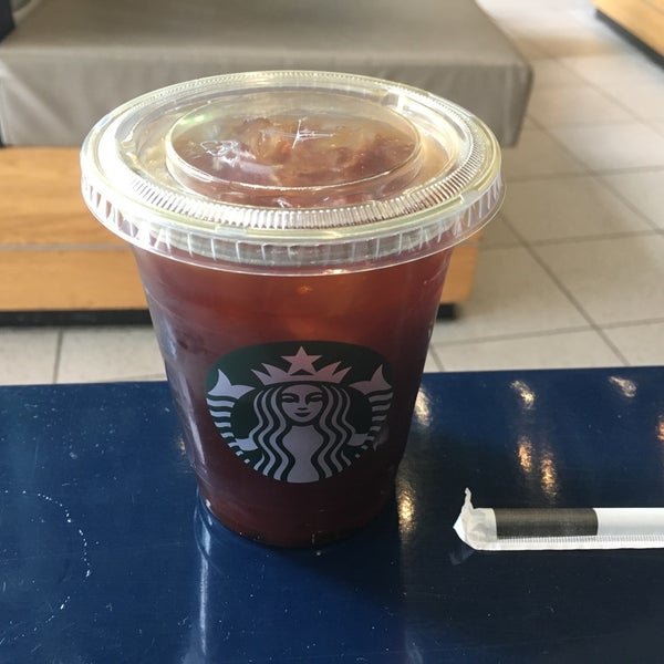Photo taken at Starbucks by すたしろ on 5/25/2019