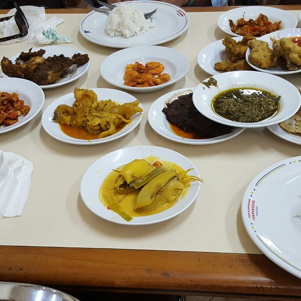 Restoran Sederhana Masakan Padang (Sekarang Ditutup)  Restoran