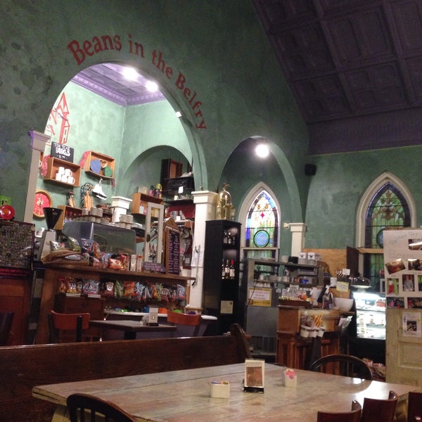 Das Foto wurde bei Beans in the Belfry Meeting Place and Cafe von Ed K. am 2/17/2015 aufgenommen
