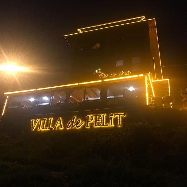 Foto tirada no(a) Villa de Pelit Otel por Erol Y. em 8/6/2017