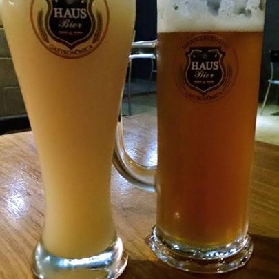 7/5/2015 tarihinde Haus Bier Microcervejaria Artesanalziyaretçi tarafından Haus Bier Microcervejaria Artesanal'de çekilen fotoğraf