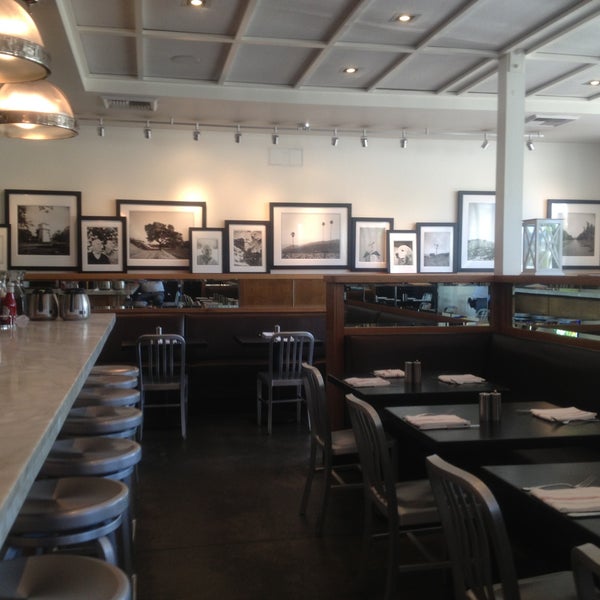 Photo prise au The Q Restaurant &amp; Bar par Bill S. le4/29/2013