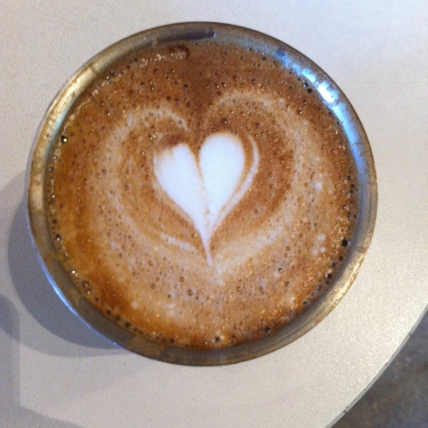 รูปภาพถ่ายที่ Groundwork Coffee โดย T. B. เมื่อ 2/14/2013
