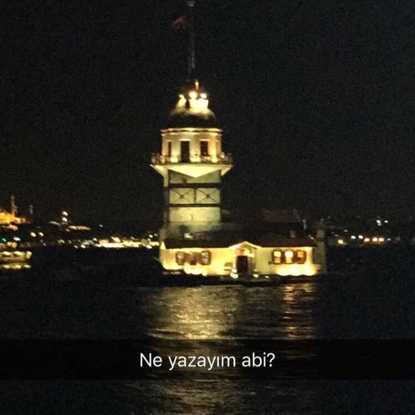 รูปภาพถ่ายที่ Kız Kulesi โดย Alper C. เมื่อ 5/7/2016