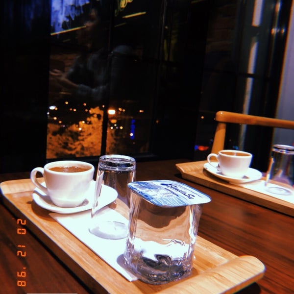 Das Foto wurde bei SyLounge Cafe &amp; Restaurant &amp; Nargile von Tülay K. am 12/20/2018 aufgenommen