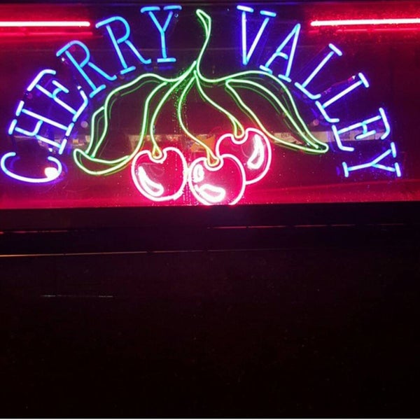 Снимок сделан в Cherry Valley Deli &amp; Grill пользователем Poppa Pri 7/21/2015